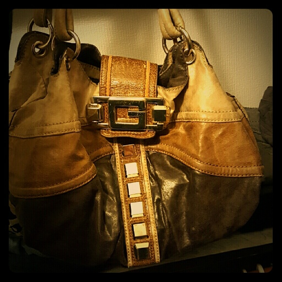 Adorable suede/ plether Guess purse