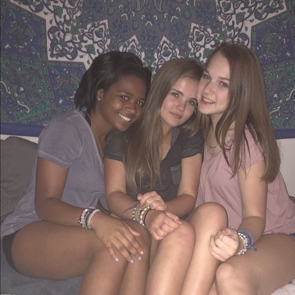 Meet your Posher, Kylie - Picture 1 of 1