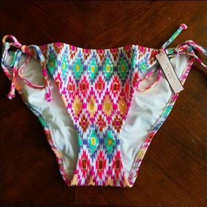 ❤️2 New with tags Victoria Secret Bikini bottoms❤️