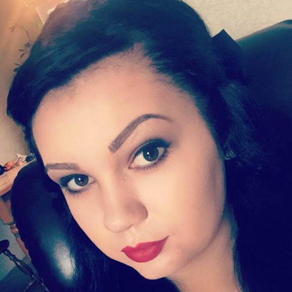 Meet your Posher, Alexandra
