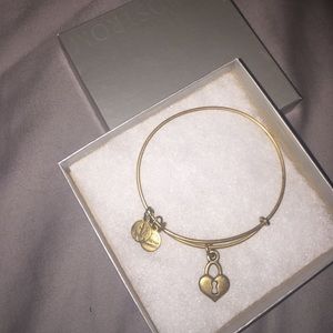 Heart locket Alex & Ani!