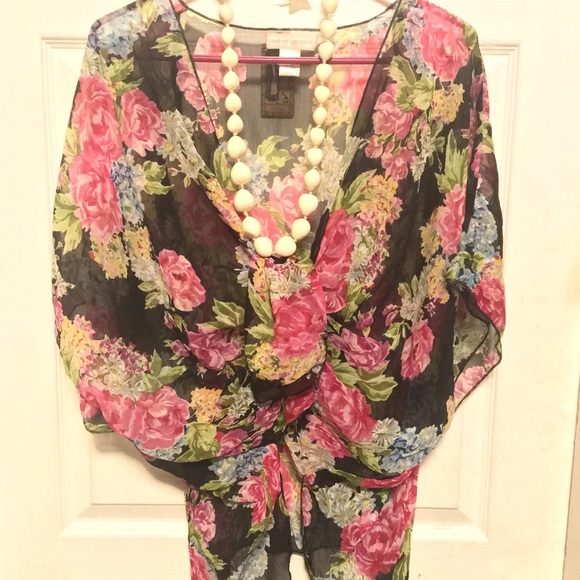 Floral kimono w/necklace - Picture 1 of 3