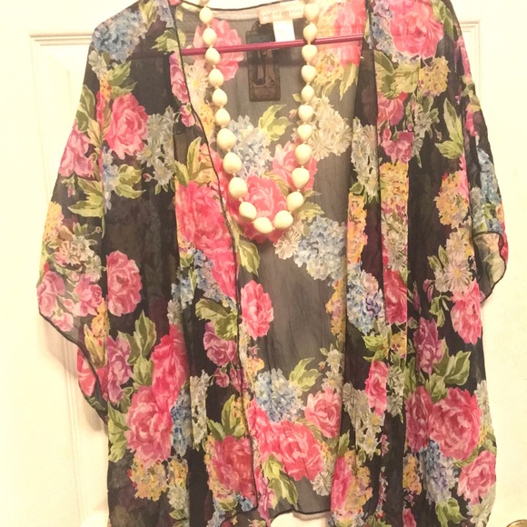 Floral kimono w/necklace - Picture 2 of 3