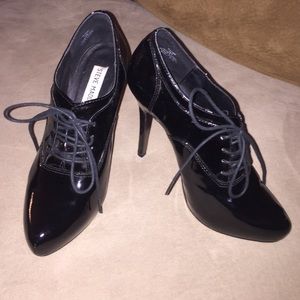 Steve Madden Glossy Ankle Booties
