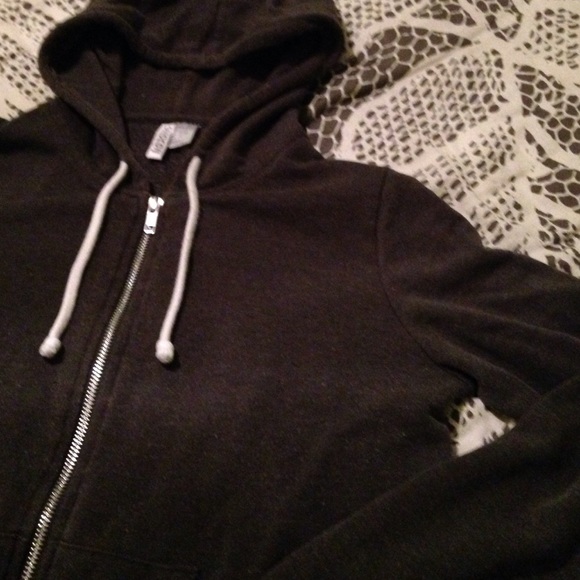 ✳️closet closing sale ✳️💕 H&M Grey zip up hoodie