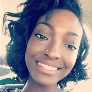 Meet your Posher, Laria