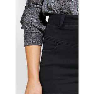 BDG Super High Rise Seam shorts 24w