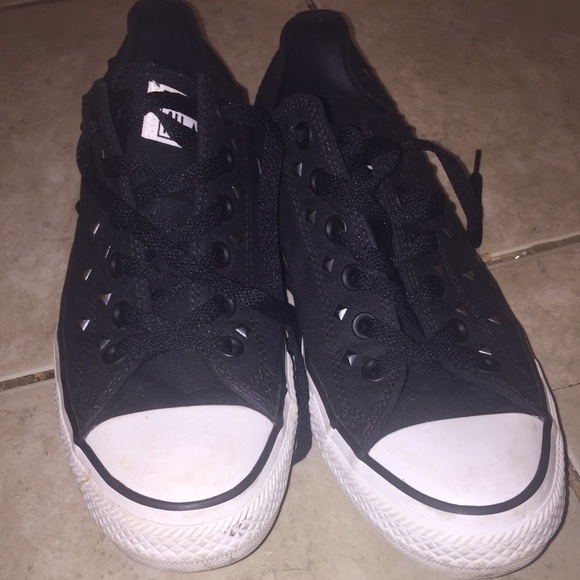 Black studded converse - Picture 2 of 4
