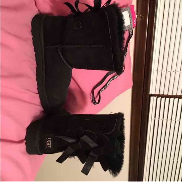 Black Bailey Bow Ugg