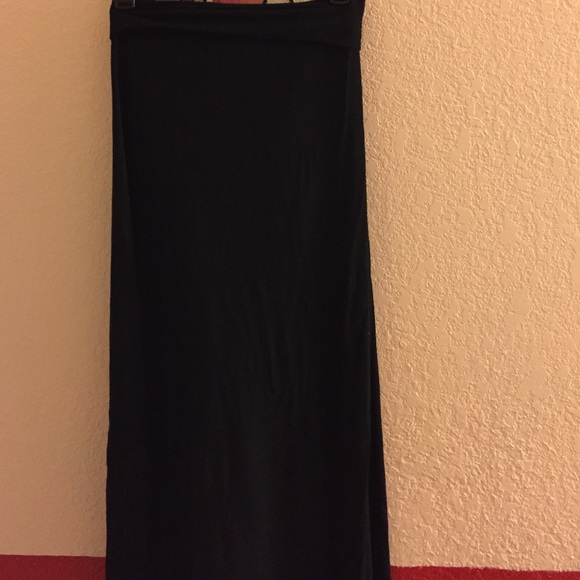 Long black maxi skirt