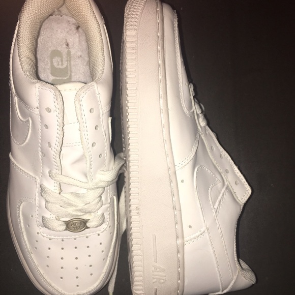 New never worn boys nike airforce 1'c
