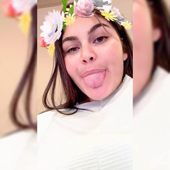 Meet your Posher, Adriana - Picture 1 of 1