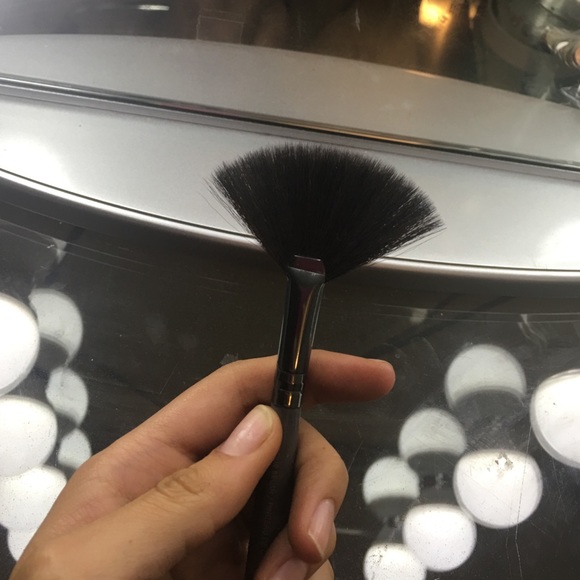 HIGHLIGHT BRUSH & EYESHADOW BUNDLE - Picture 2 of 4