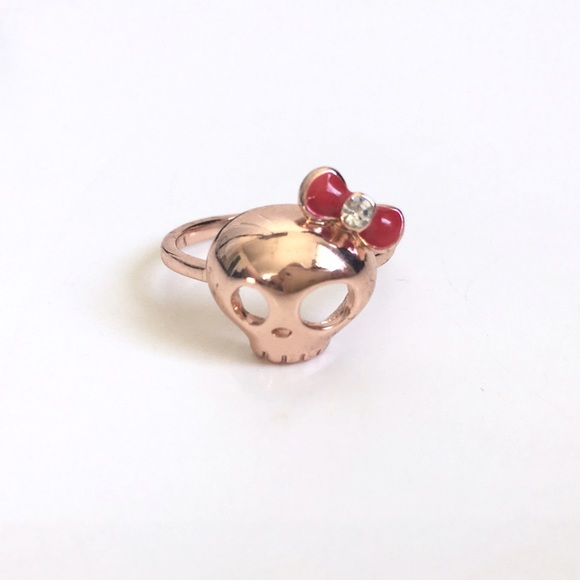 Rose Gold Vintage Skull Ring - Picture 2 of 3