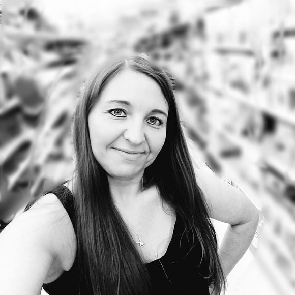 Meet your Posher, Belinda - Picture 1 of 1