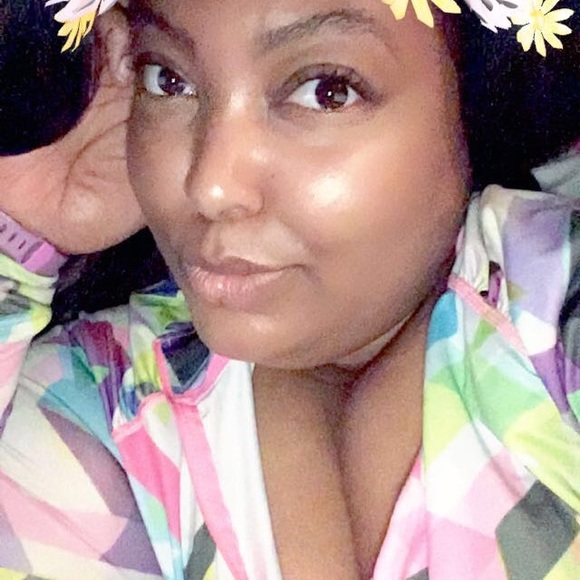 Meet Your Posher - Picture 4 of 5