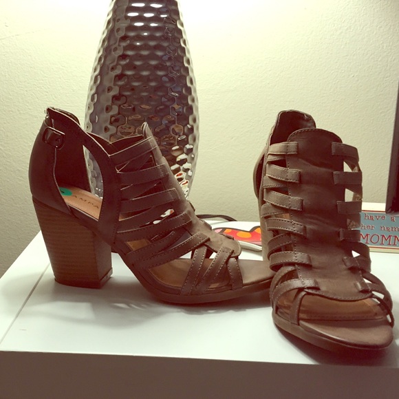 Rampage brown wedges