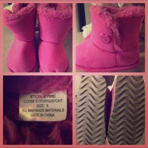 Shoes for toddlers😍2 boots it's very cute
