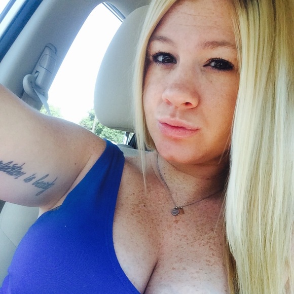 Meet your Posher, Kelly - Picture 2 of 3