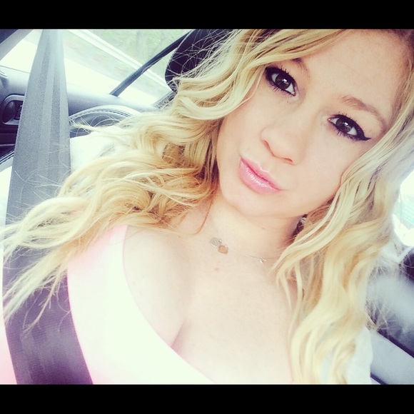 Meet your Posher, Kelly - Picture 3 of 3