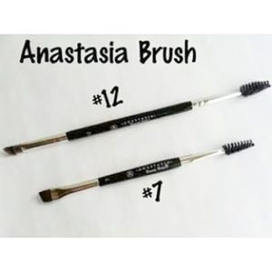 Anastasia Beverly Hills #7 brow brush