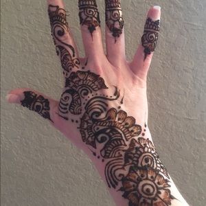 Meet your Posher, Laura