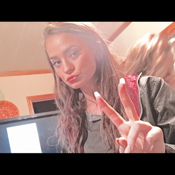 Meet your Posher, Crystal