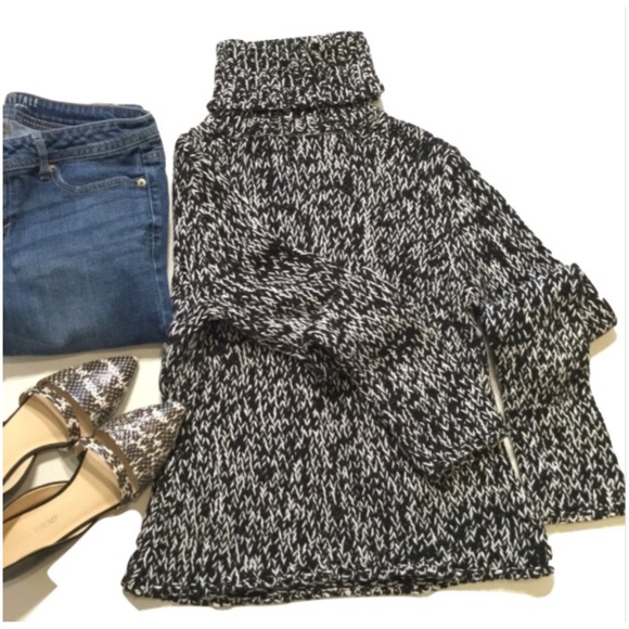 Victoria's Secret Sweaters - 🎈 1 Day SALE🎈 Victoria's Secret Sweater
