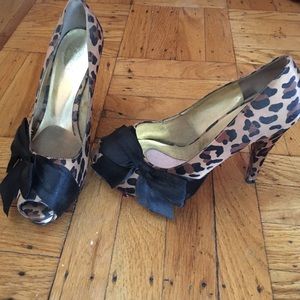 Leopard pumps