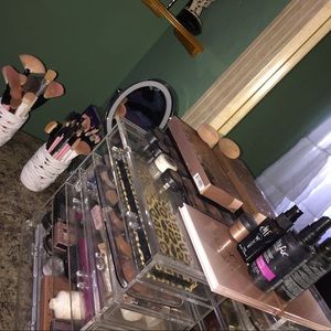 Makeup rack