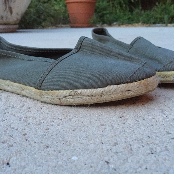NWT H&M khaki green espadrilles
