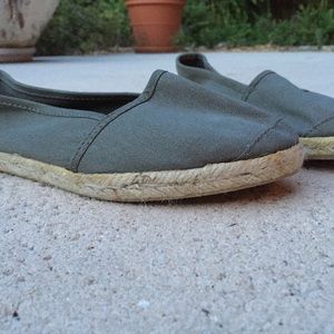 NWT H&M khaki green espadrilles