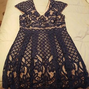 Beauitful blue/nude dress!
