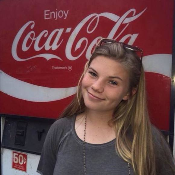 Meet your Posher, Britney - Picture 1 of 1