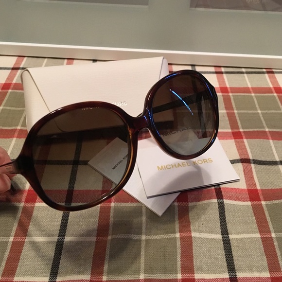 NWOT Michael kors sunglasses with case - Picture 2 of 5