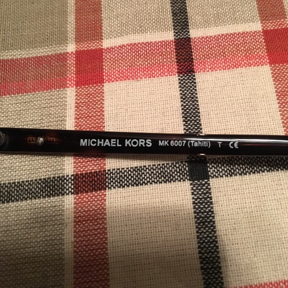 NWOT Michael kors sunglasses with case - Picture 4 of 5