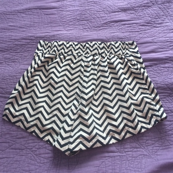 Pattern Shorts - Picture 2 of 2