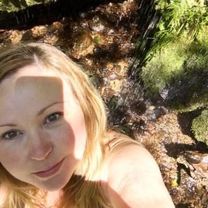 Meet your Posher, Lenora