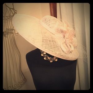 Derby hat, fascinator, wide brim hat