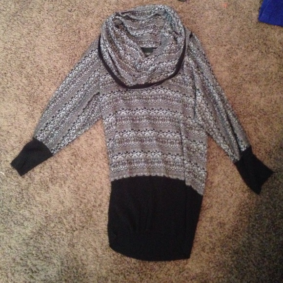 Black, gray light weight sweater from buckle