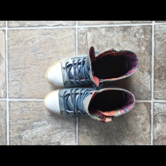 Cute Nine West sneakers! - Picture 2 of 4