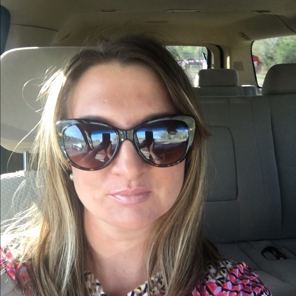 Meet your Posher, Andrea - Picture 1 of 1