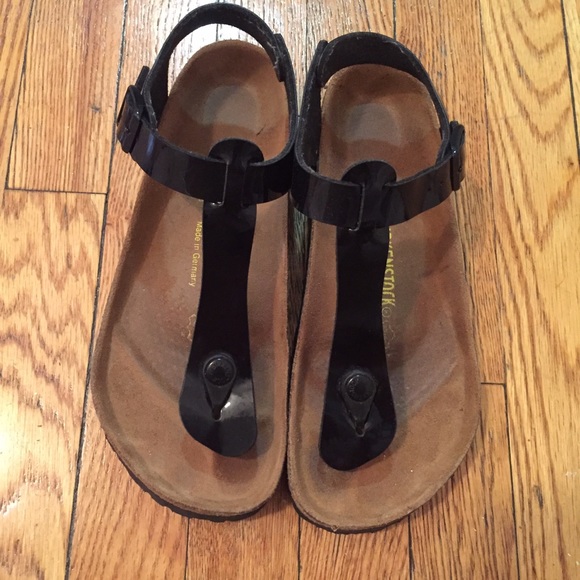 Birkenstock Gizeh black patent leather sandals