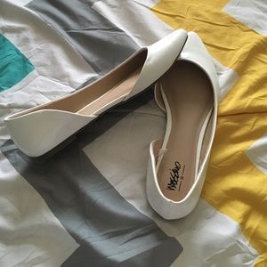 Mossimo white flats never worn