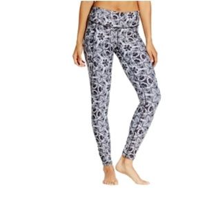 35% OFF‼️ Women's Printed Tight Fit Leggings