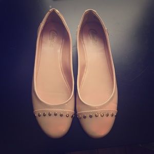 Nude and gold flats