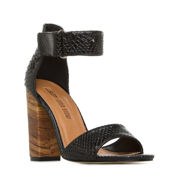 Snake embossed chunky heel sandal!