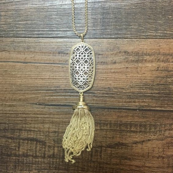 Benning Kendra Scott Necklace in Silver.