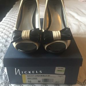 1950's style Black and white pumps!