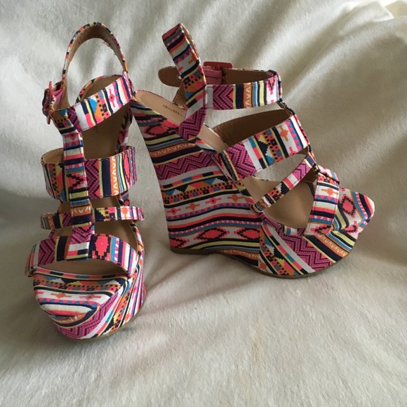 Boho Tribal Aztec Colorful Wedges